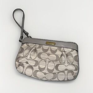 NWOT Coach Signature Pattern Pleated Wristlet in Gray Cream (pink interior)